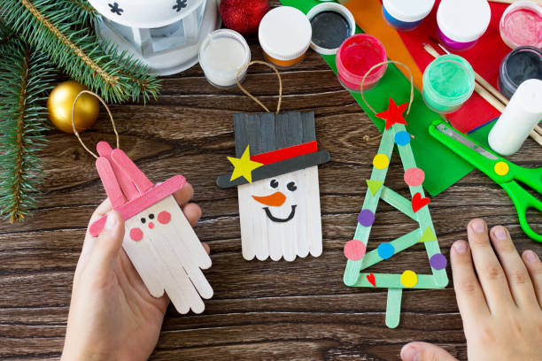 Noël en crèche : 4 idées d’ateliers à faire avec les tout-petits